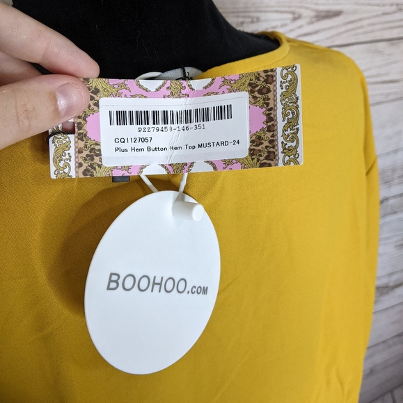 boohoo • plus hem horn button hem blouse - Picture 6 of 6